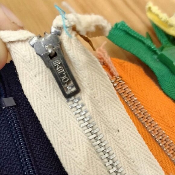 Vtg Lot Of 20 Multi Colored Metal Plastic Zippers Different Lengths Talon YKK - Picture 5 of 6